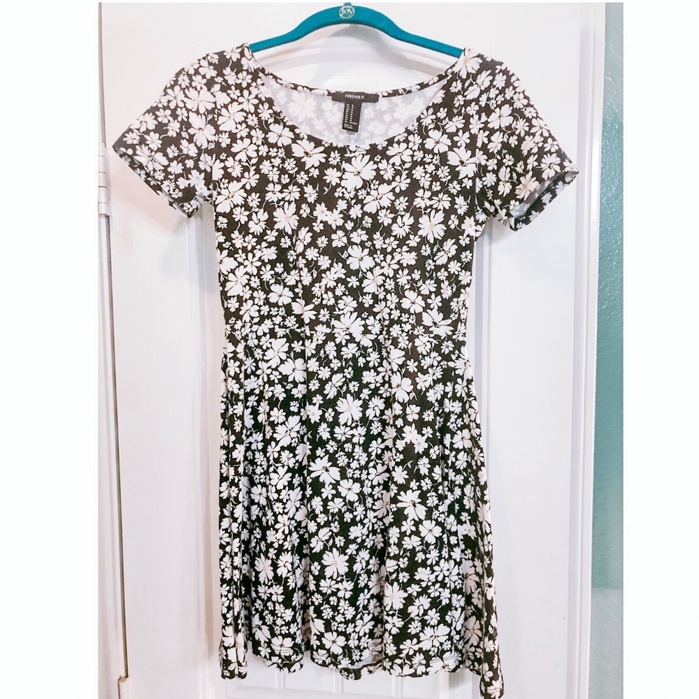 Forever 21 Medium fitted floral dress
